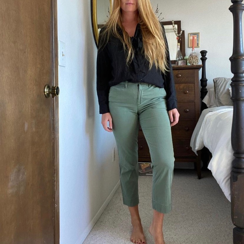 Gap straight chino size 4 like new